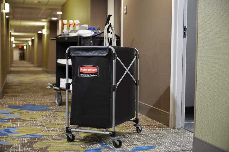 Składany wózek pościelowy Rubbermaid X-Cart